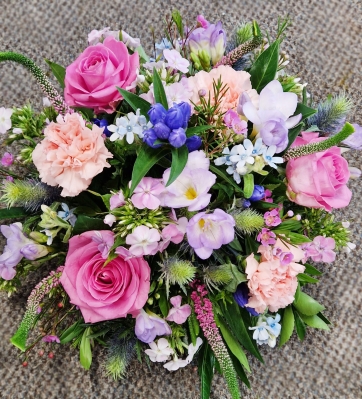 Pink posy with roses